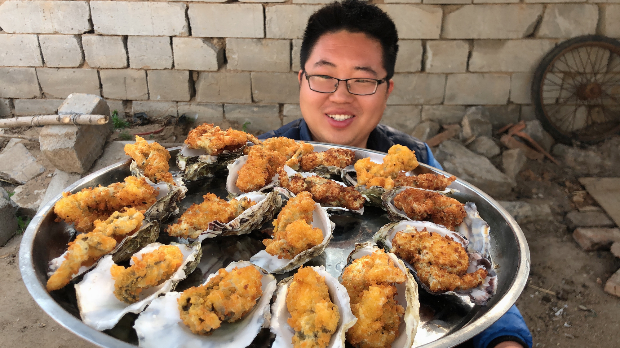 油炸生蚝!20个生蚝丢进油锅,炸至金黄酥脆,美味超出想象!
